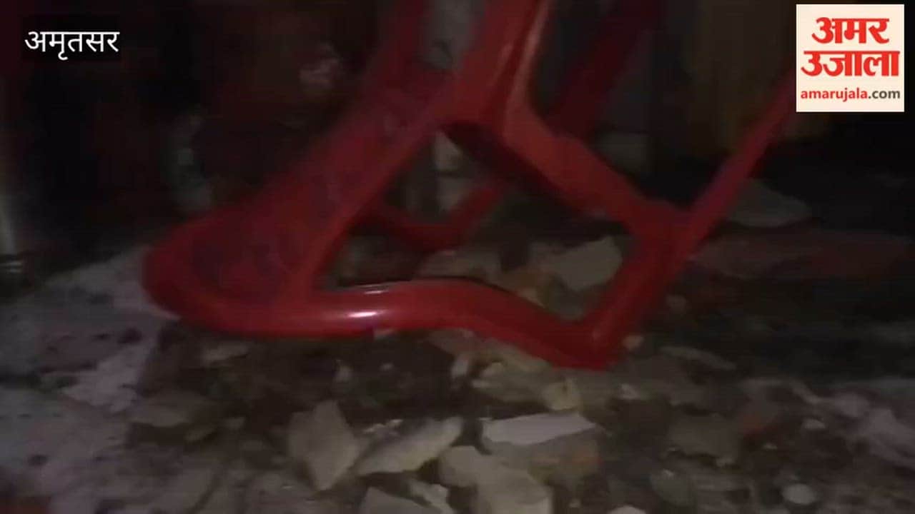 Khazana Gate area inundated due to clogged sewer; kitchen ceiling slab collapses, major accident averted
