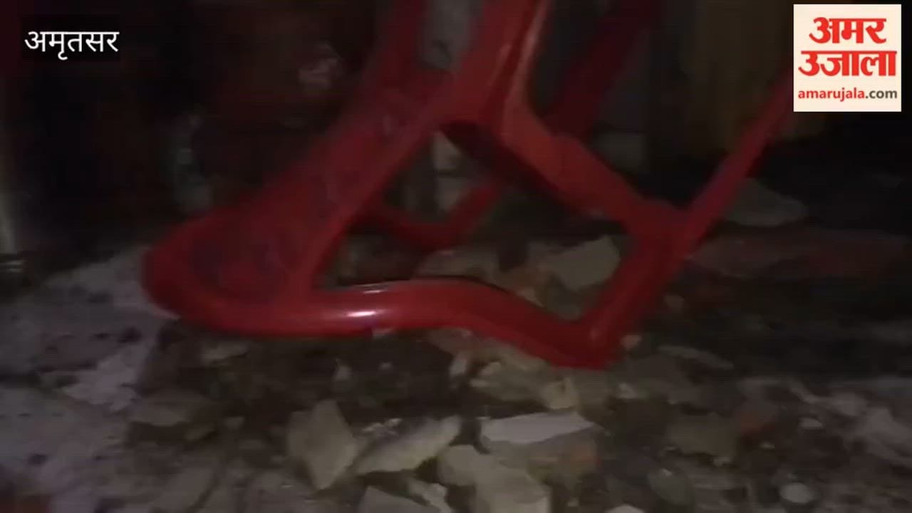Khazana Gate area inundated due to clogged sewer; kitchen ceiling slab collapses, major accident averted