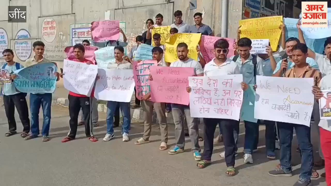 Youth protest in Jind's Gatauli against the lathi-charge at Jantar Mantar.