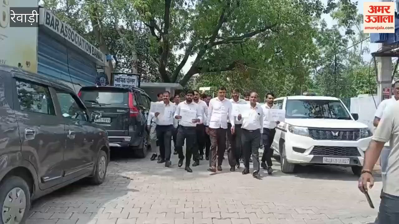 Lawyers in Rewari held a road march demanding educational reforms and extended their support to the Jantar Mantar protest.