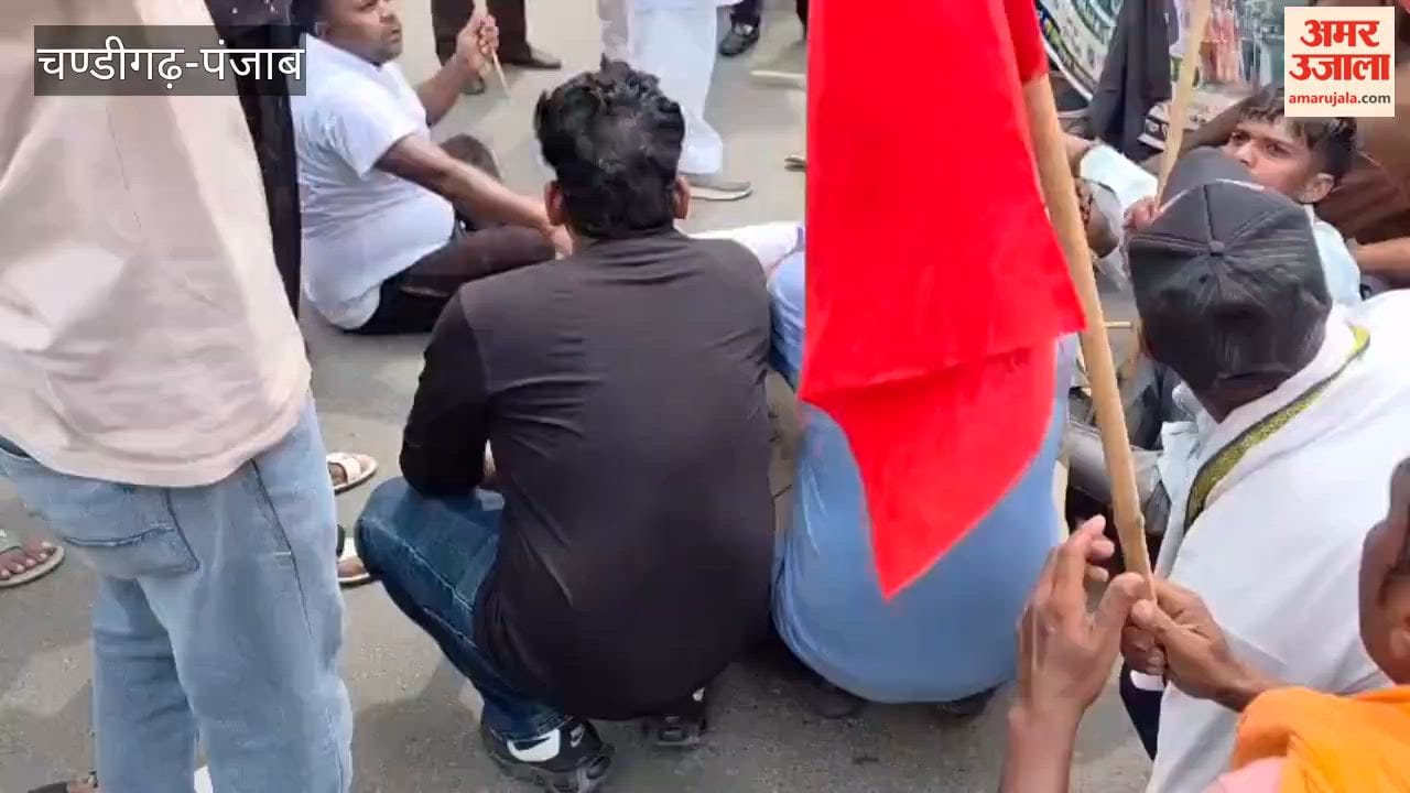 Sanitation workers in Jagraon erupted in anger over the Barnala lathi-charge; they staged a massive protest by blocking the highway and burning effigies of the CM and the DSP