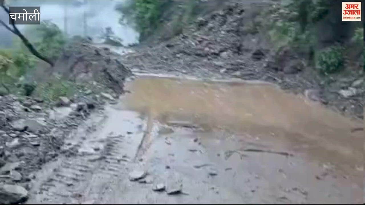 Cha,oli:Debris has once again accumulated on the Karnaprayag-Nenisen motor road