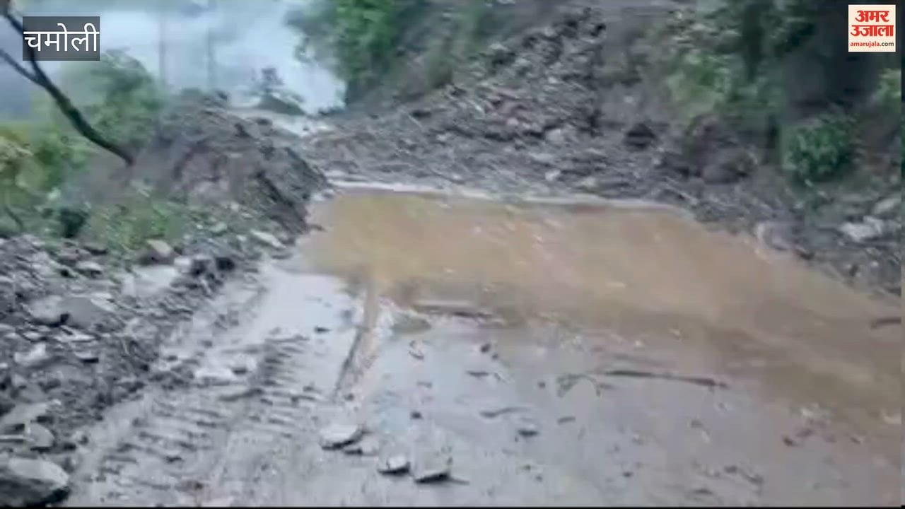 Cha,oli:Debris has once again accumulated on the Karnaprayag-Nenisen motor road
