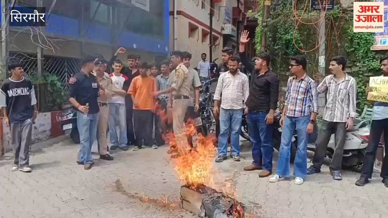 NSUI Protest in Nahan Against Paper Leak, Effigy of Education Minister Burnt