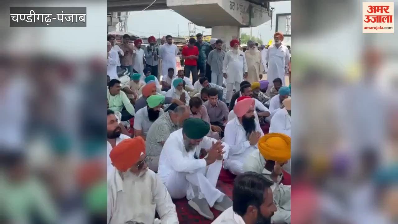Congress protests against lathi-charge in Delhi and Punjab; effigies of PM and CM burnt in Jagraon