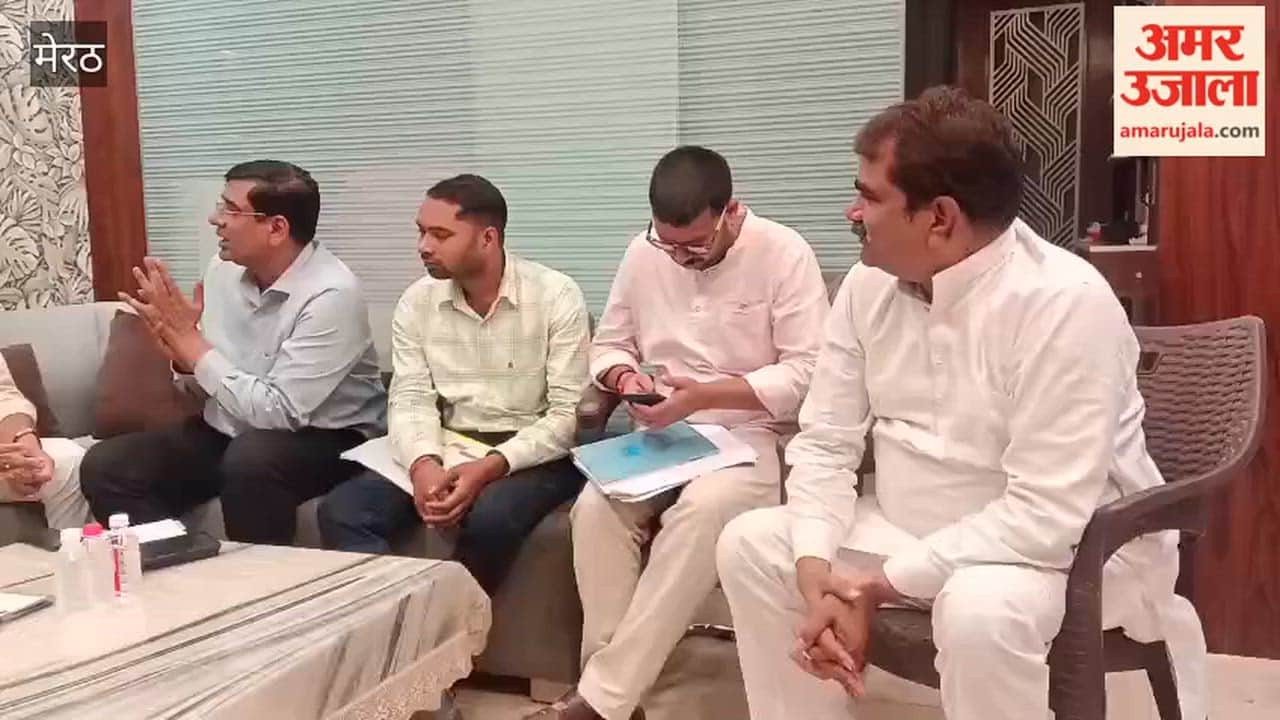 Meerut: Deputy Mayor Meets Superintending Engineer Over Power Issues in Brahmpuri-Madhavpuram