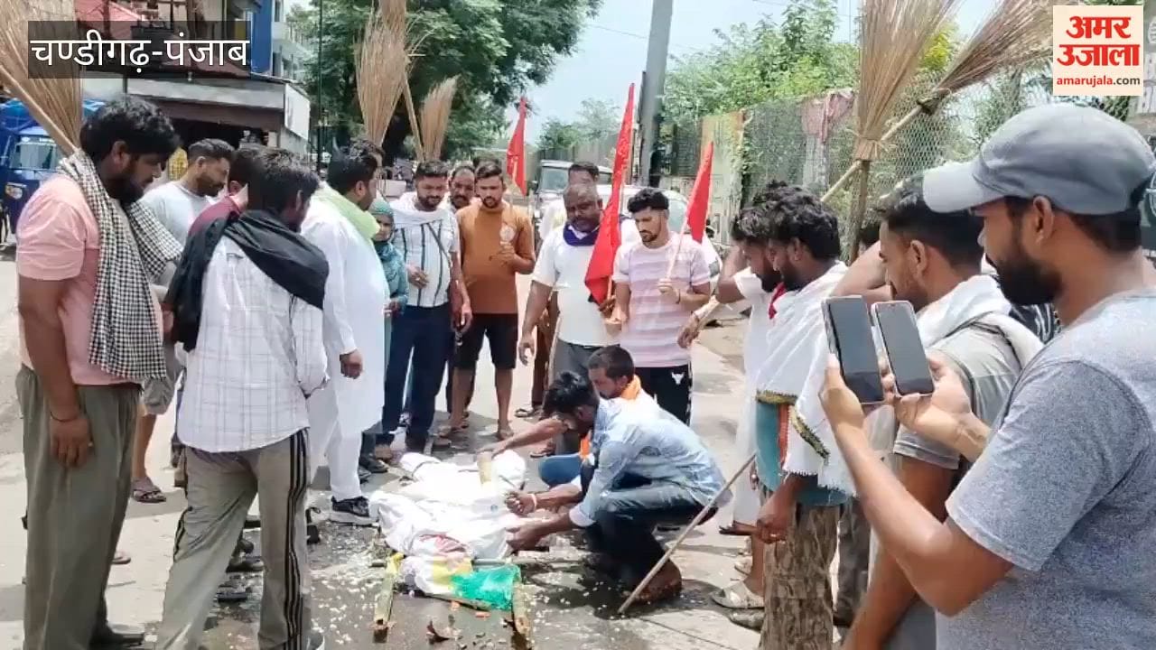 Protest in Sri Kiratpur Sahib against the Barnala lathi-charge.