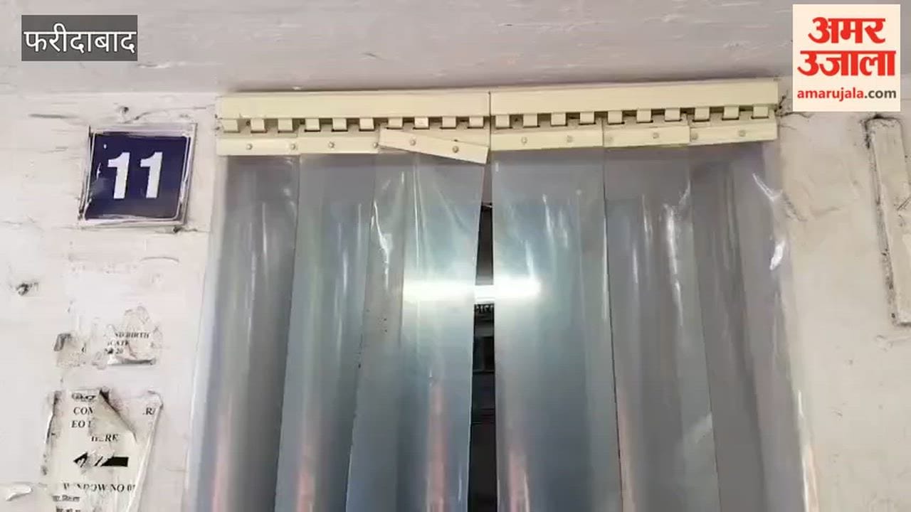 plaster of ceiling fell in room number 11 of Faridabad Municipal Corporation headquarters injuring clerk Prashant
