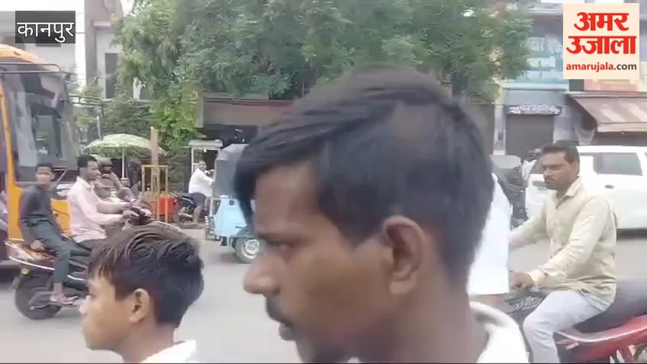 Auto-rickshaw driver creates high-voltage drama after e-challan attempt; tries to set himself on fire