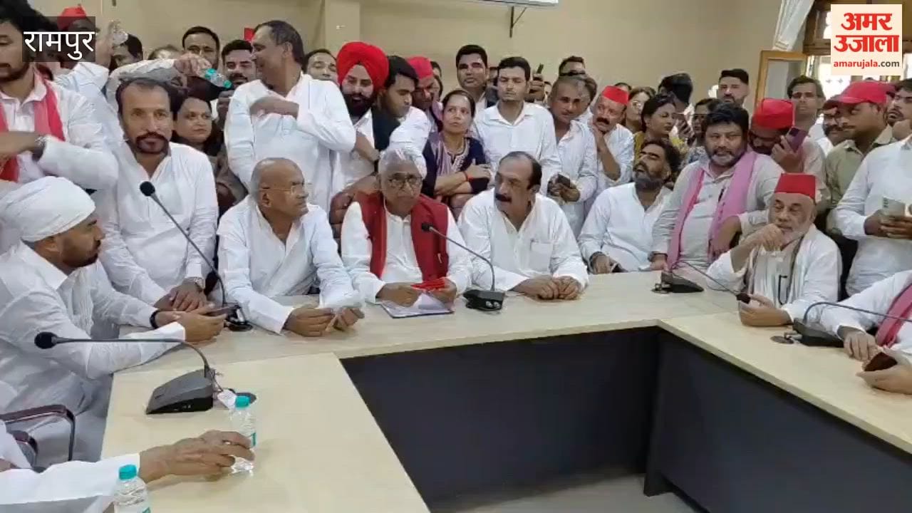 Samajwadi Party workers raised slogans demanding Azam Khan release