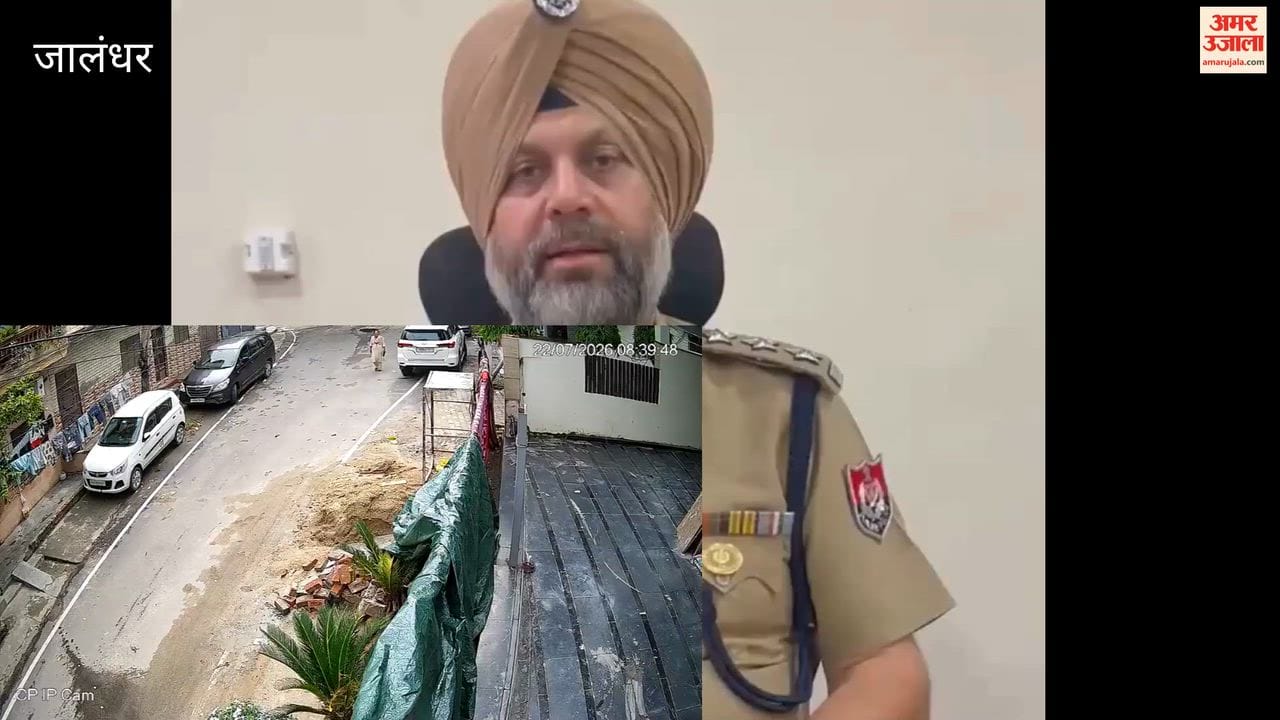 A 56-year-old woman's earring was snatched in broad daylight in a posh urban estate in Jalandhar; the accused were caught on CCTV. Open in Google Translate • Feedback