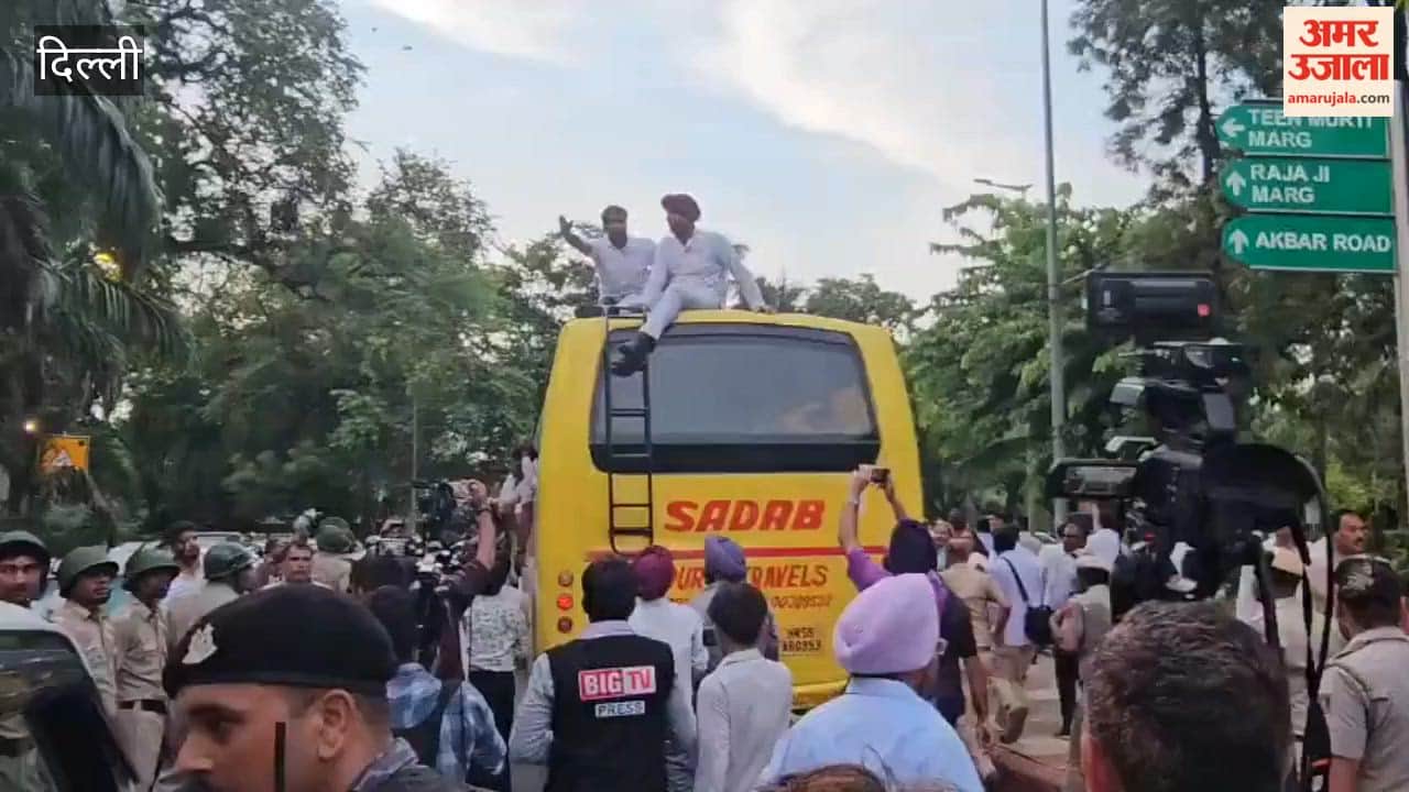 Police detained Rahul Gandhi while he was protesting near the PM's residence