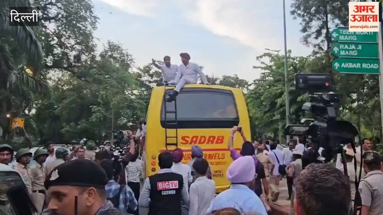 Police detained Rahul Gandhi while he was protesting near the PM's residence
