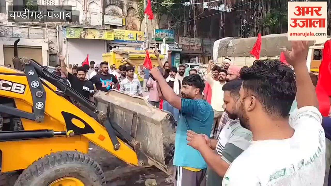 The administration clashed with the striking sanitation workers who had come to collect garbage.