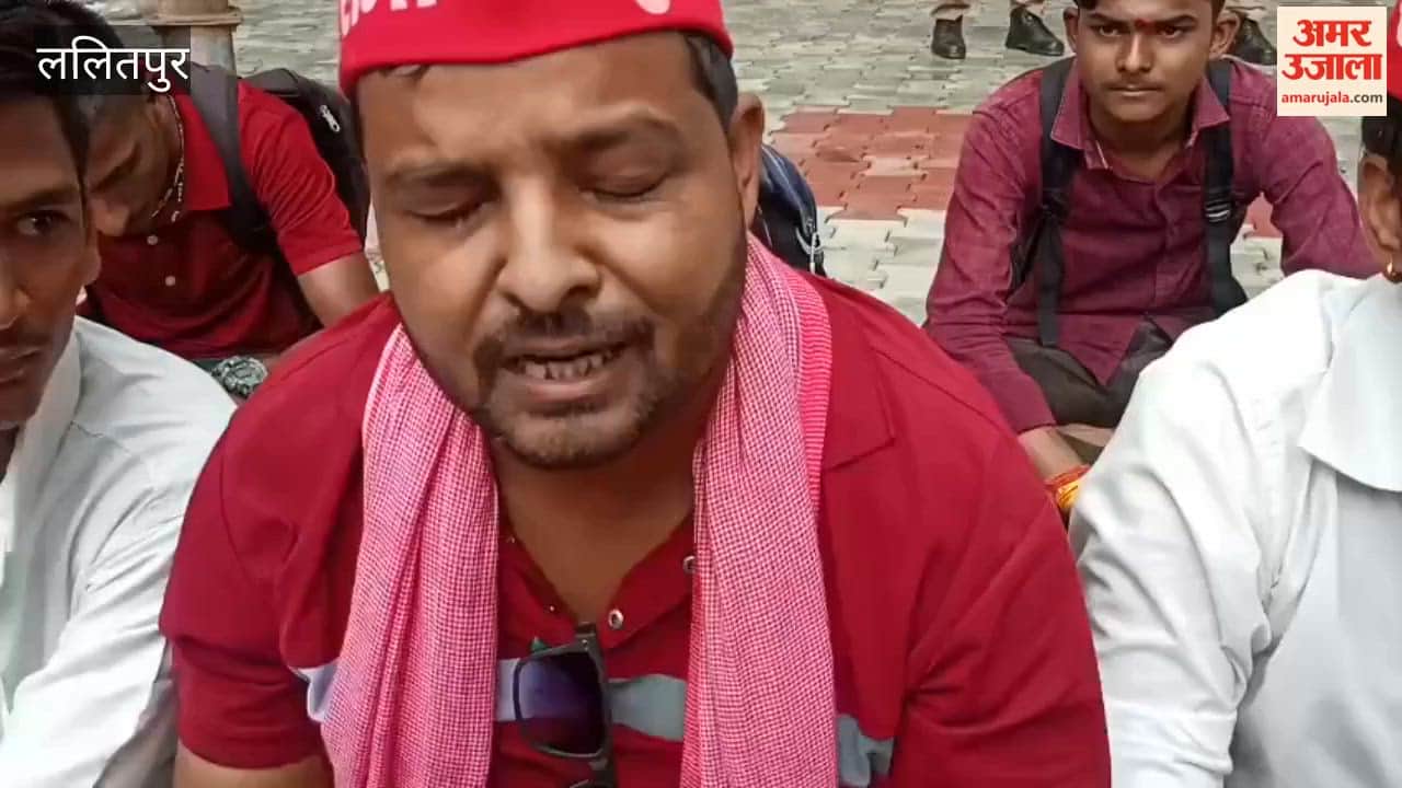 SP stages protest against the lathi-charge on students in Delhi; Chhatra Sabha and Yuvjan Sabha demand Dharmendra Pradhan's resignation.