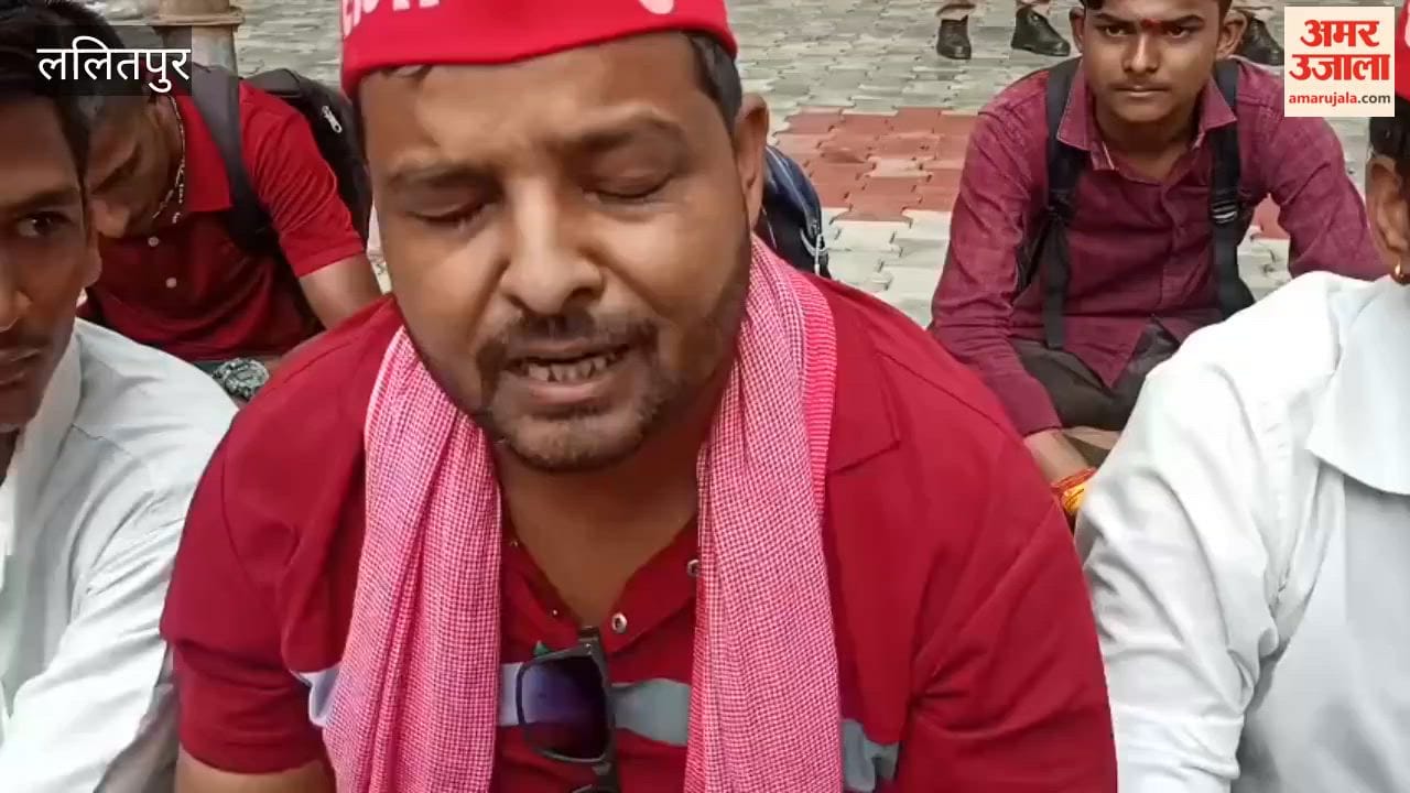 SP stages protest against the lathi-charge on students in Delhi; Chhatra Sabha and Yuvjan Sabha demand Dharmendra Pradhan's resignation.