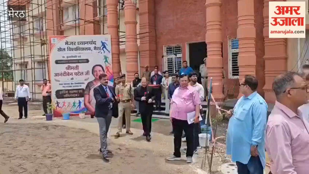 When the Governor's convoy reached the administrative building, SSP Avinash Pandey ran