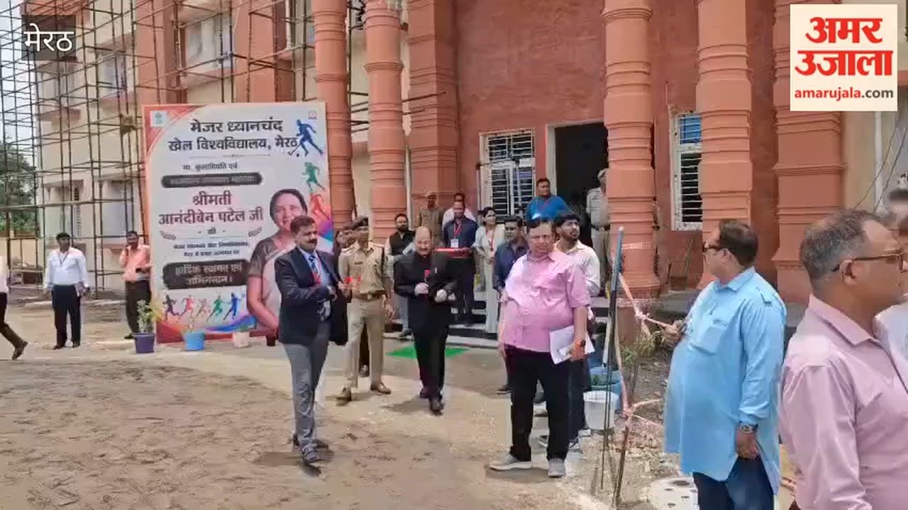 When the Governor's convoy reached the administrative building, SSP Avinash Pandey ran