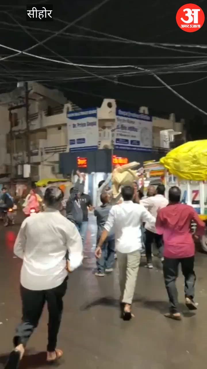 Sehore news: Congress Protest in Sehore Over Rahul Gandhi Arrest, Effigy Burnt Amid Police Scuffle