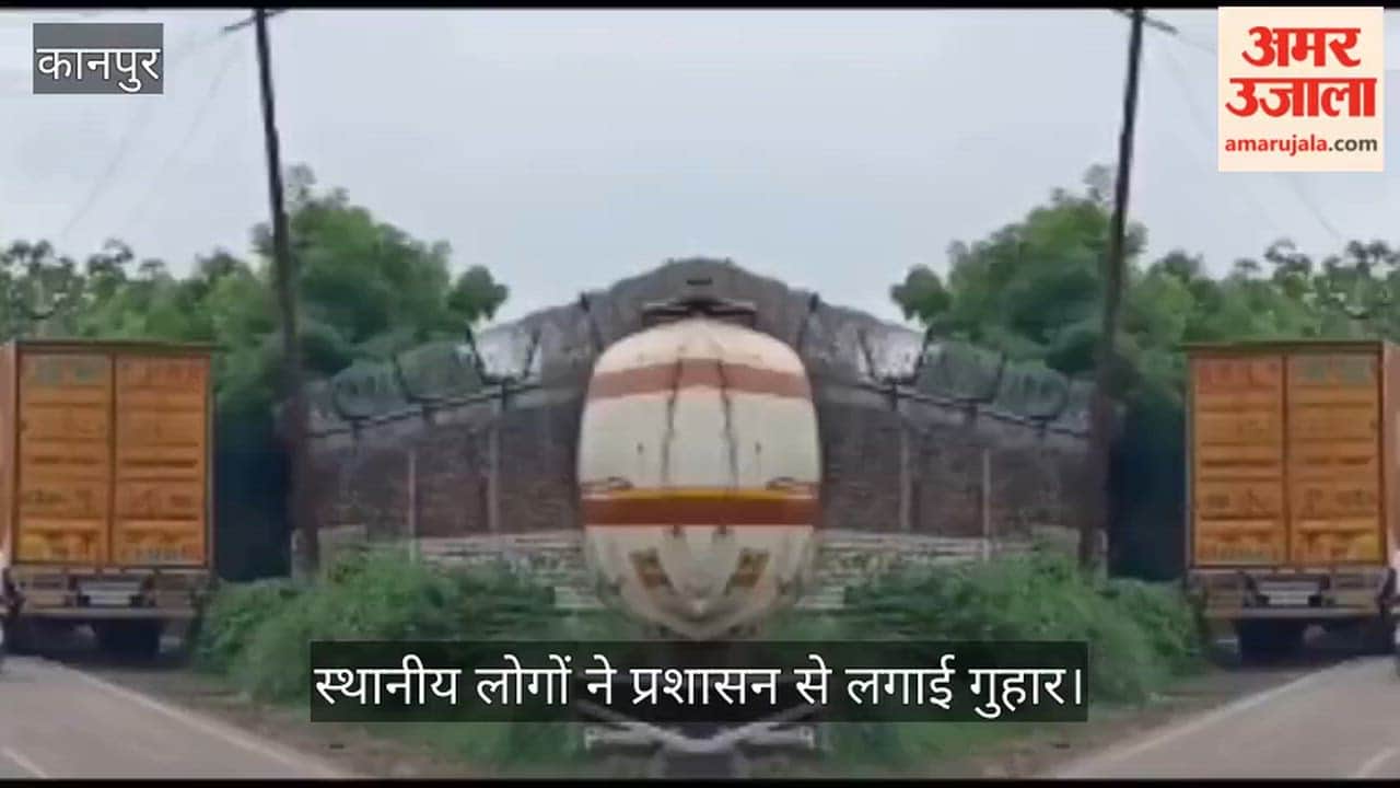 Kanpur Recklessness on the Chaubepur Bithoor road trucks parked along roadside are becoming cause of death
