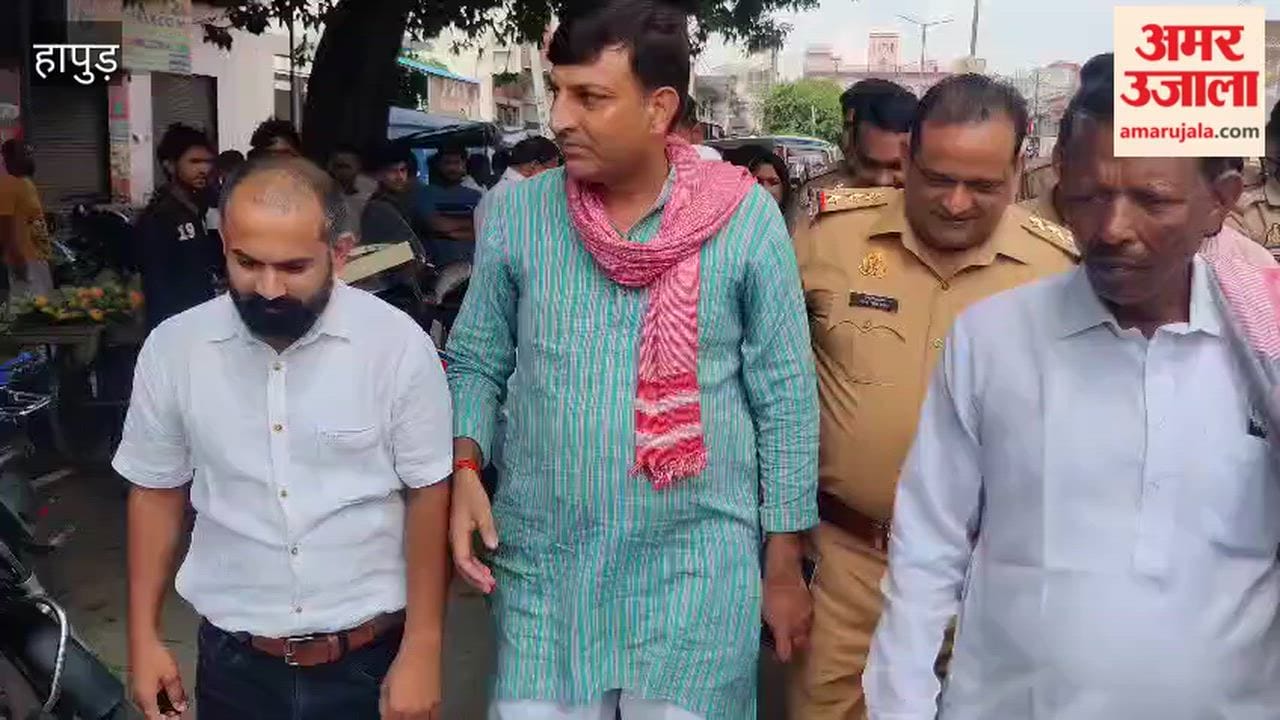 Police detained the SP district president in Garh Mukteshwar, Hapur, while he was on his way to Jantar Mantar.