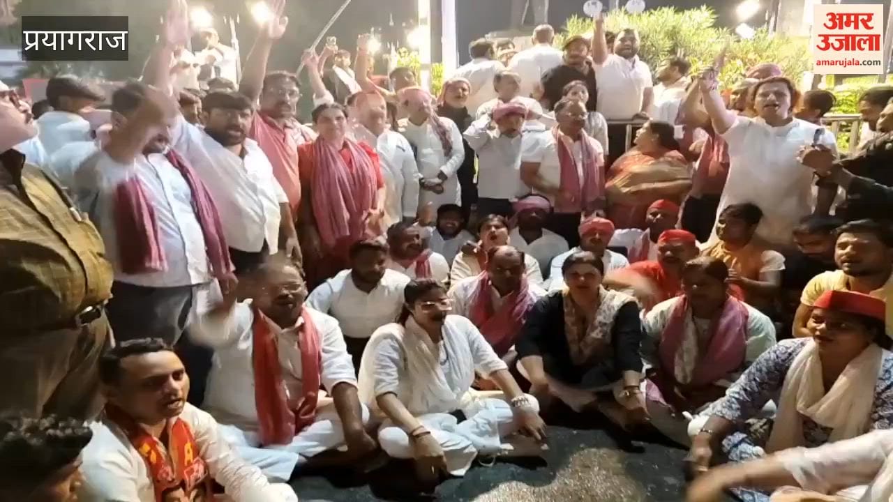 Protest against Akhilesh Yadav's detention; SP workers stage a sit-in.