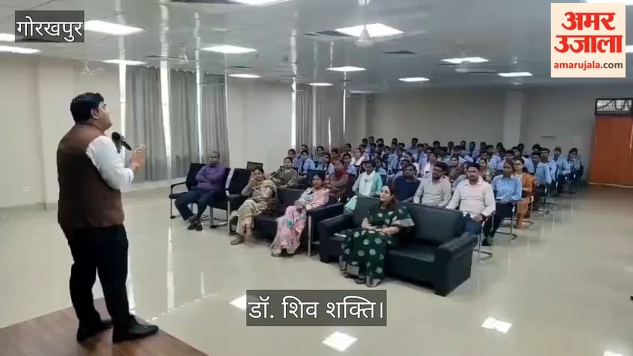 Dr. Shiv Shakti Prasad Dwivedi taught the CPR technique.