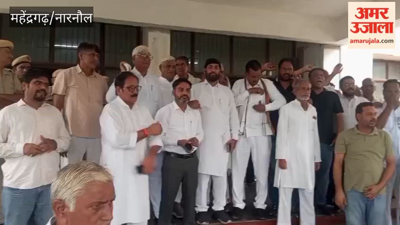 Congress protests in Narnaul against the Jantar Mantar lathi-charge; submits memorandum addressed to the President.