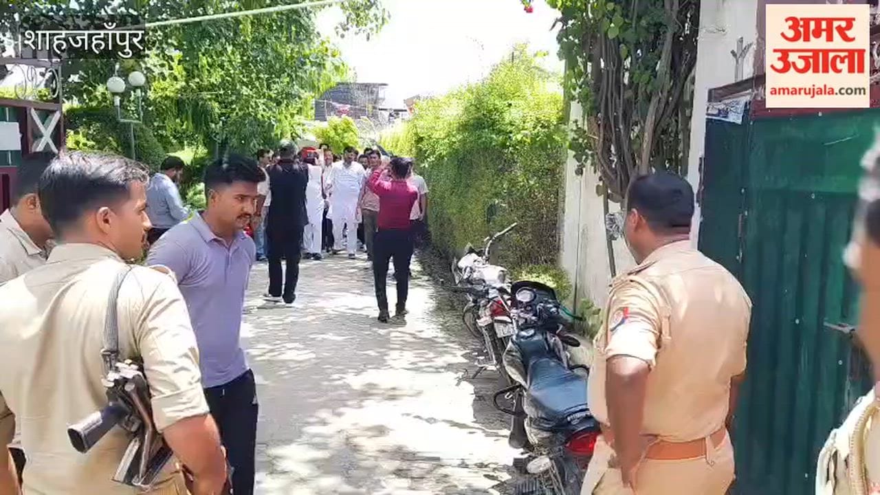 Police stopped SP workers heading to stage a protest in Puwayan