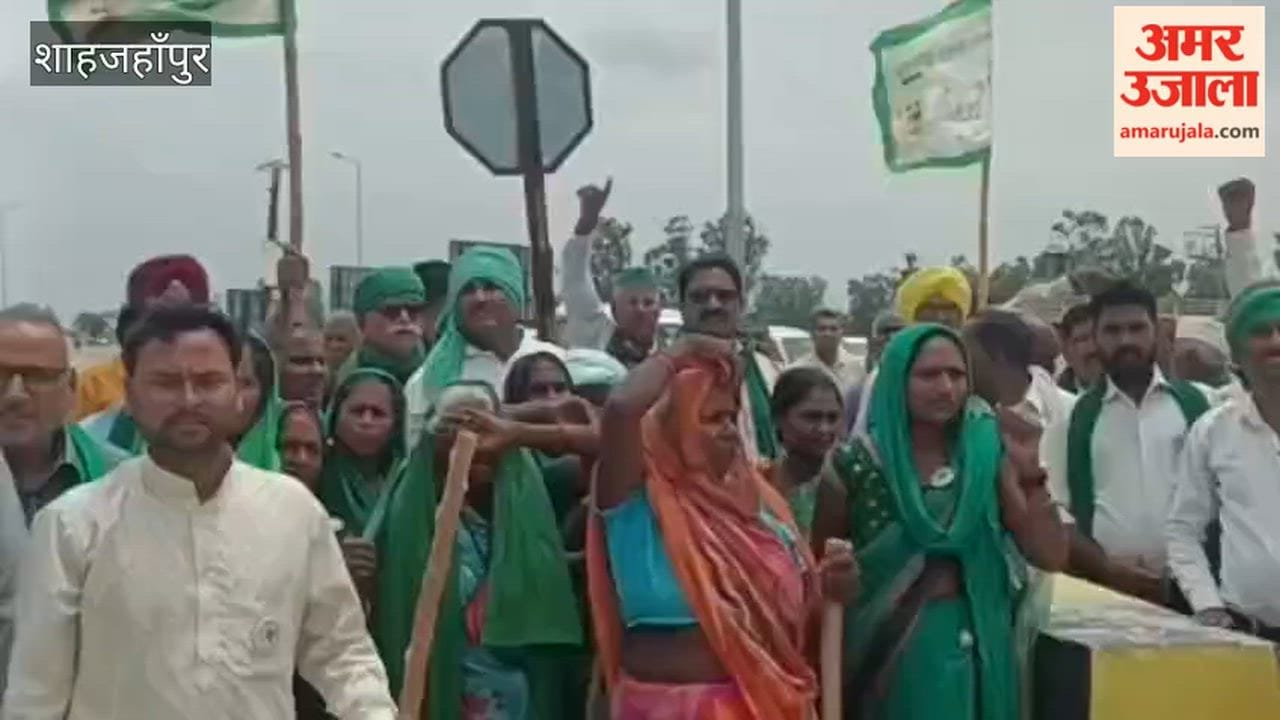 BKU activists protest at Mahanandpur toll plaza in Shahjahanpur