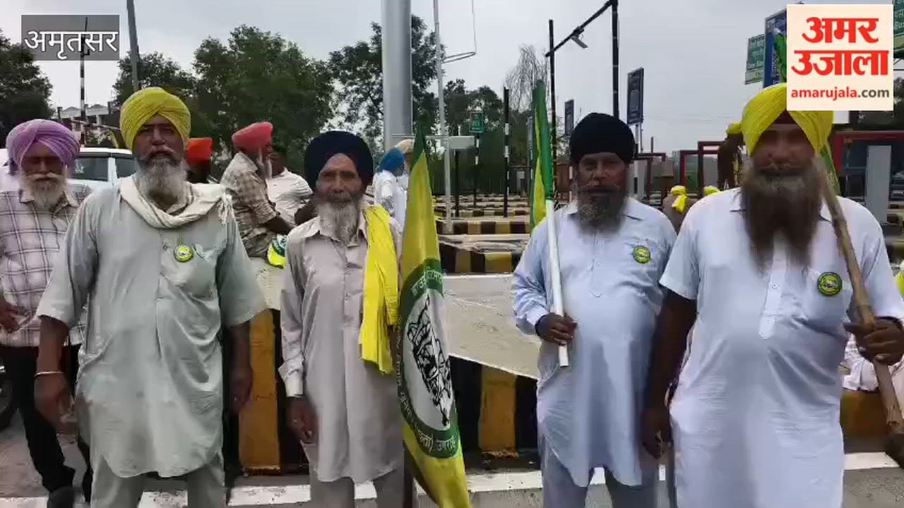 Farmers made the Kathunangal toll plaza toll-free for three hours.