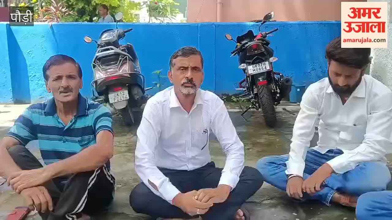 Srinagar: Waterlogging issue in Bhaktiyana area; locals staged a protest outside the NH office