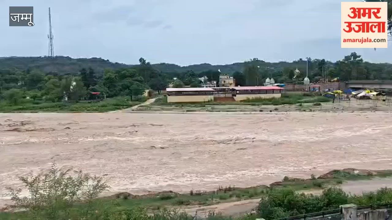The water level of the Devika River in Vijaypur is continuously rising. The Samba district administration has appealed to the public not to venture near the river, as the Devika Bridge was damaged by floods last year and people had a narrow escape.