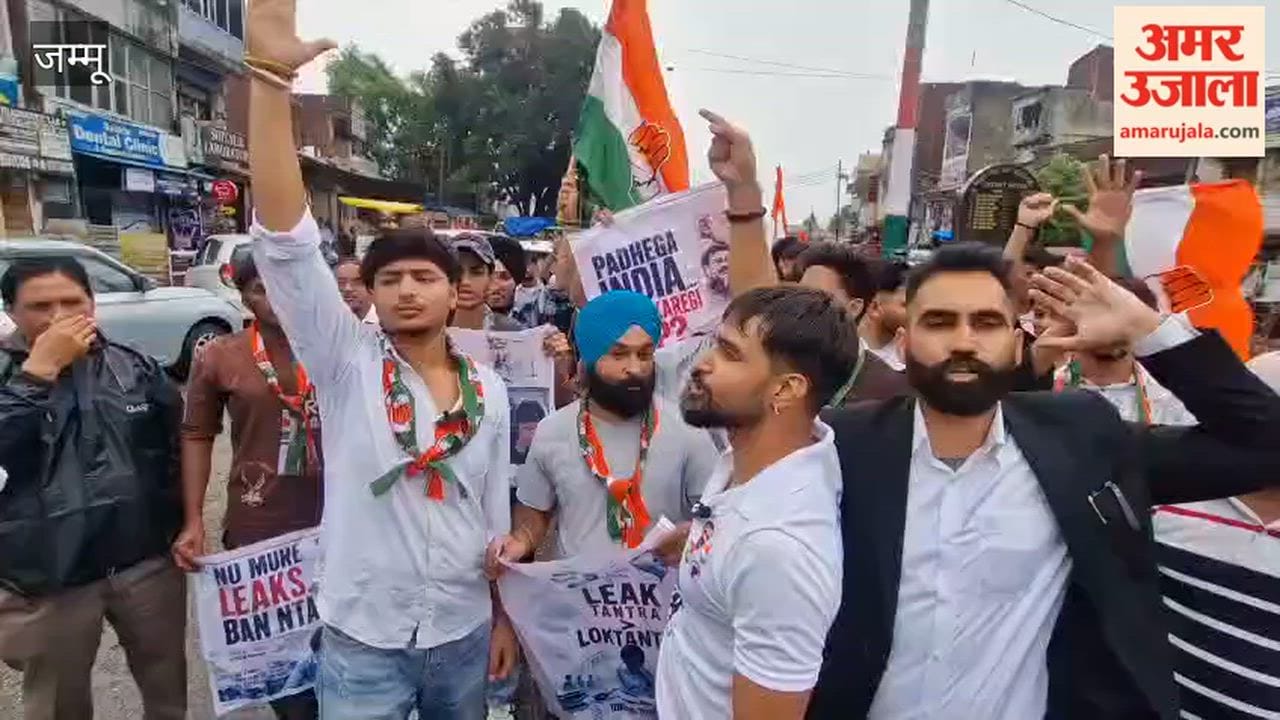 Youth Congress and NSUI stage fierce protest against the lathi-charge on students in Delhi.