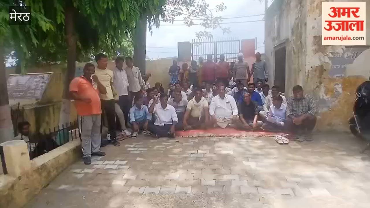 Sanitation workers staged a sit-in protest following a dispute with the family of a former employee and also lashed out at the BDO.
