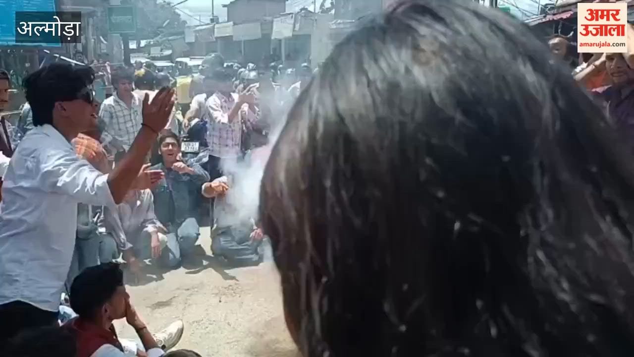 Congress took out a symbolic funeral procession for Education Minister Dharmendra Pradhan in Almora.
