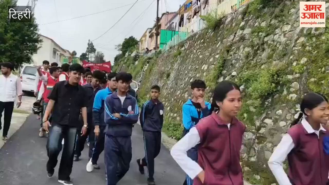 Students took out a morning procession on Shridev Suman Martyrdom Day Tehri Garhwal
