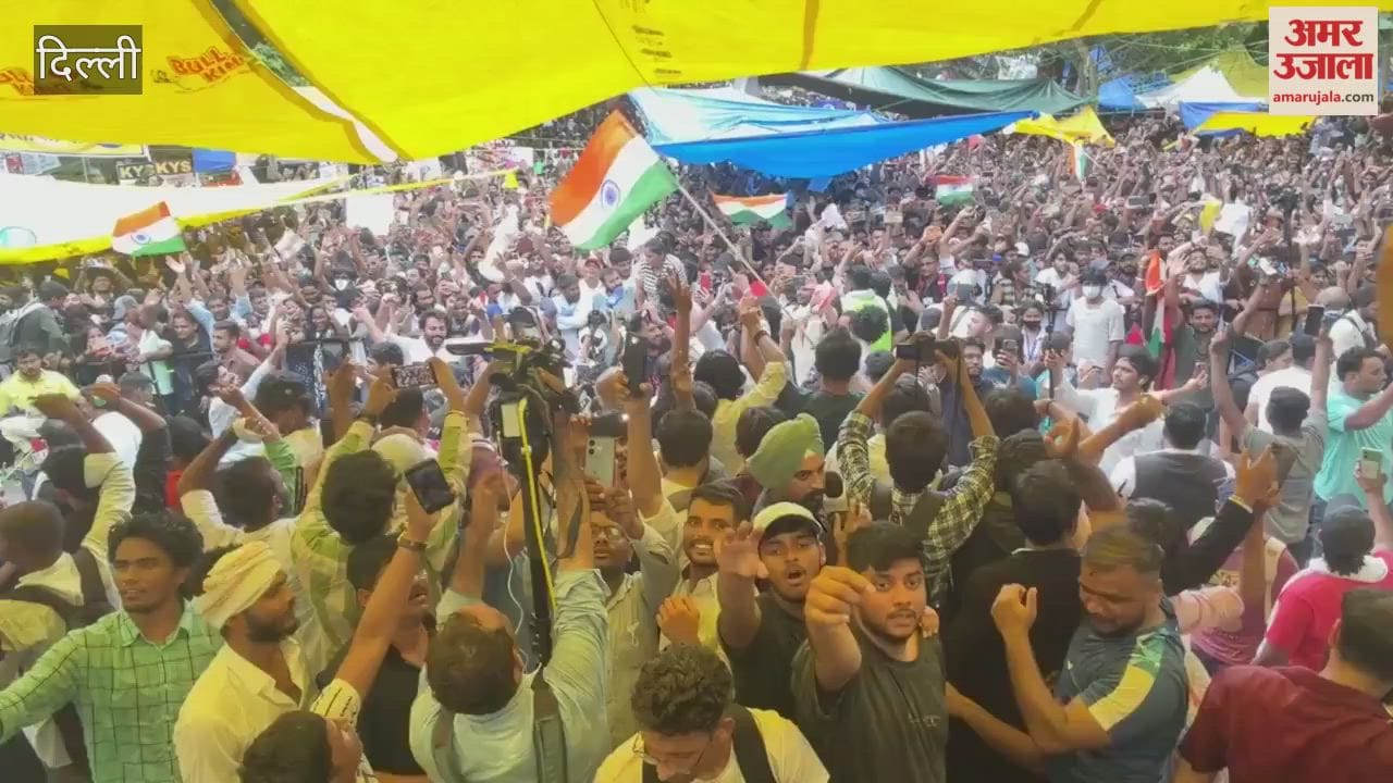 Students rejoicing after Dharmendra Pradhan's resignation