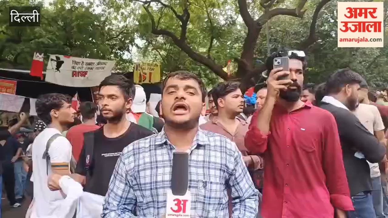 Youths enthusiasm surges at Jantar Mantar following Education Minister resignation