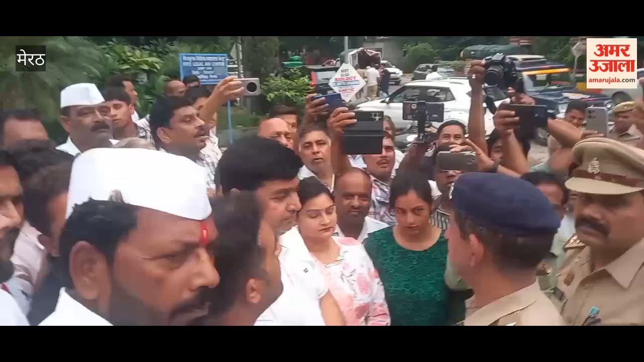 Congress workers took out a victory procession; a scuffle ensued with the police.
