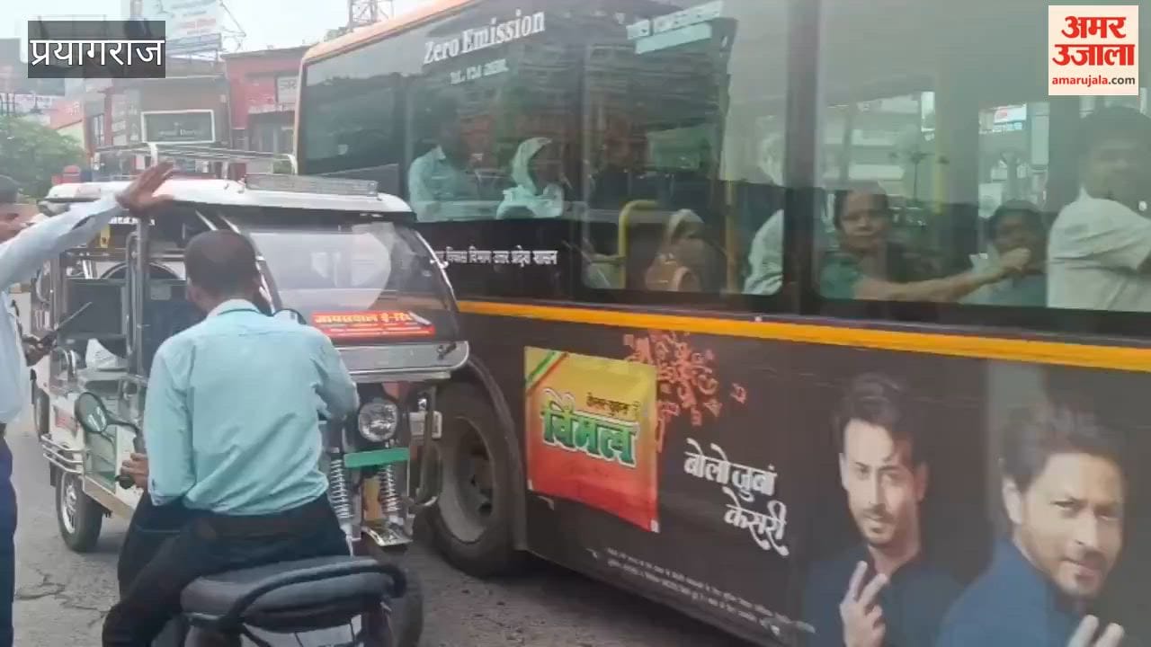 Traffic routes were diverted at several locations in the city due to the students' protest.
