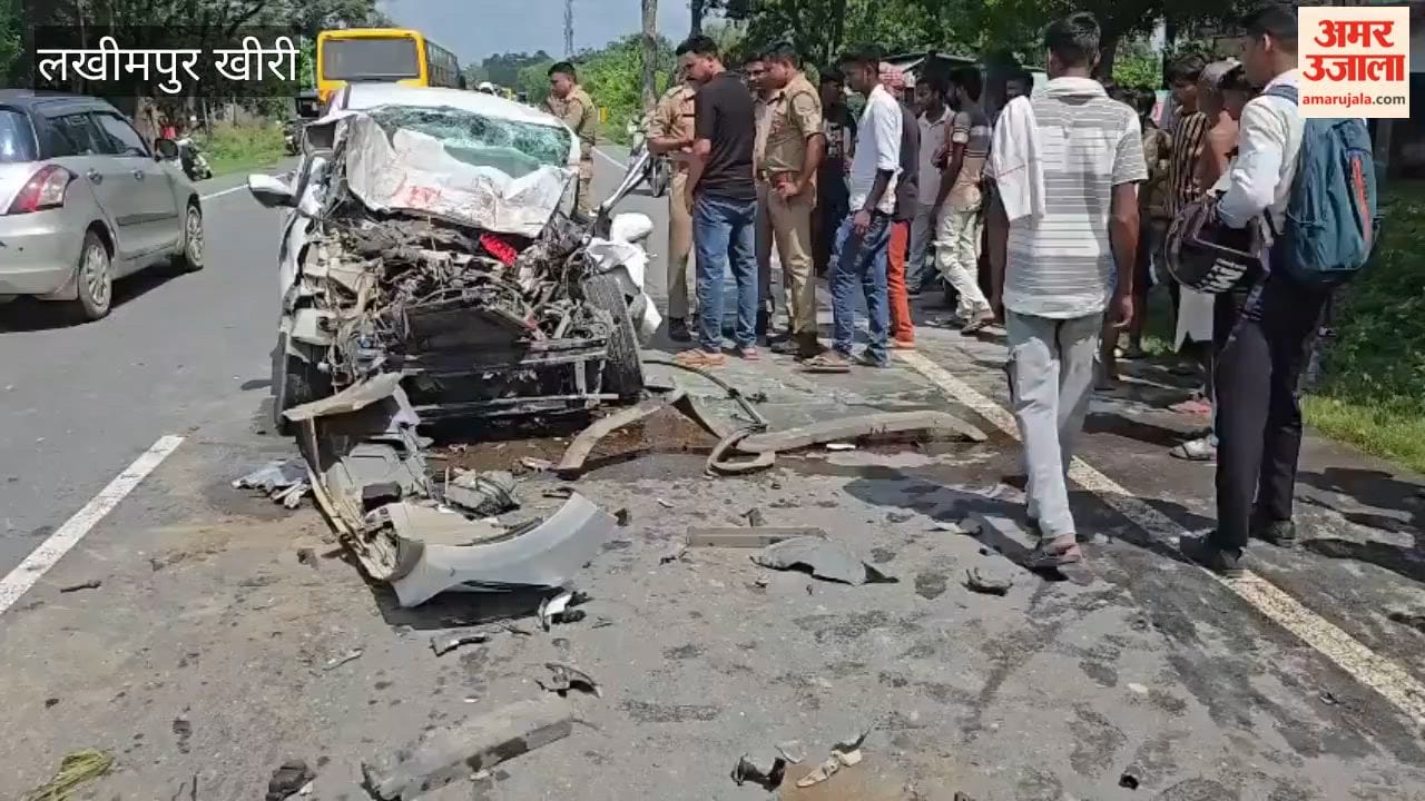 हाईवे पर खड़ी क्षतिग्रस्त कार