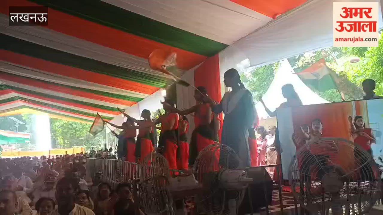 लखनऊ में कारगिल विजय दिवस कार्यक्रम में छात्राओं ने प्रस्तुत किए सांस्कृतिक कार्यक्रम