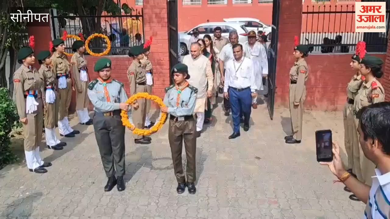 In Sonipat, Mayor Rajiv Jain and ex-servicemen paid tribute to the immortal martyrs on Kargil Vijay Diwas.