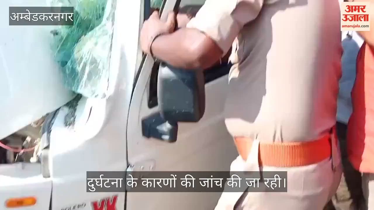 VIDEO: गोरखपुर लिंक एक्सप्रेसवे पर गलत दिशा से आए ट्रक ने पिकअप में मारी टक्कर, दो की मौत