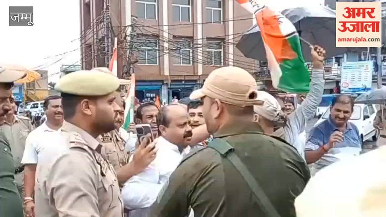 Congress stages a massive protest in Vijaypur against the Central Government over the Delhi incident.