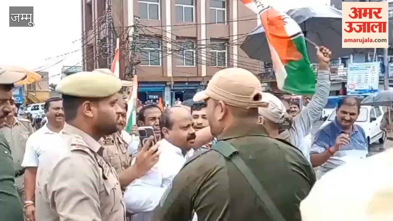 Congress stages a massive protest in Vijaypur against the Central Government over the Delhi incident.