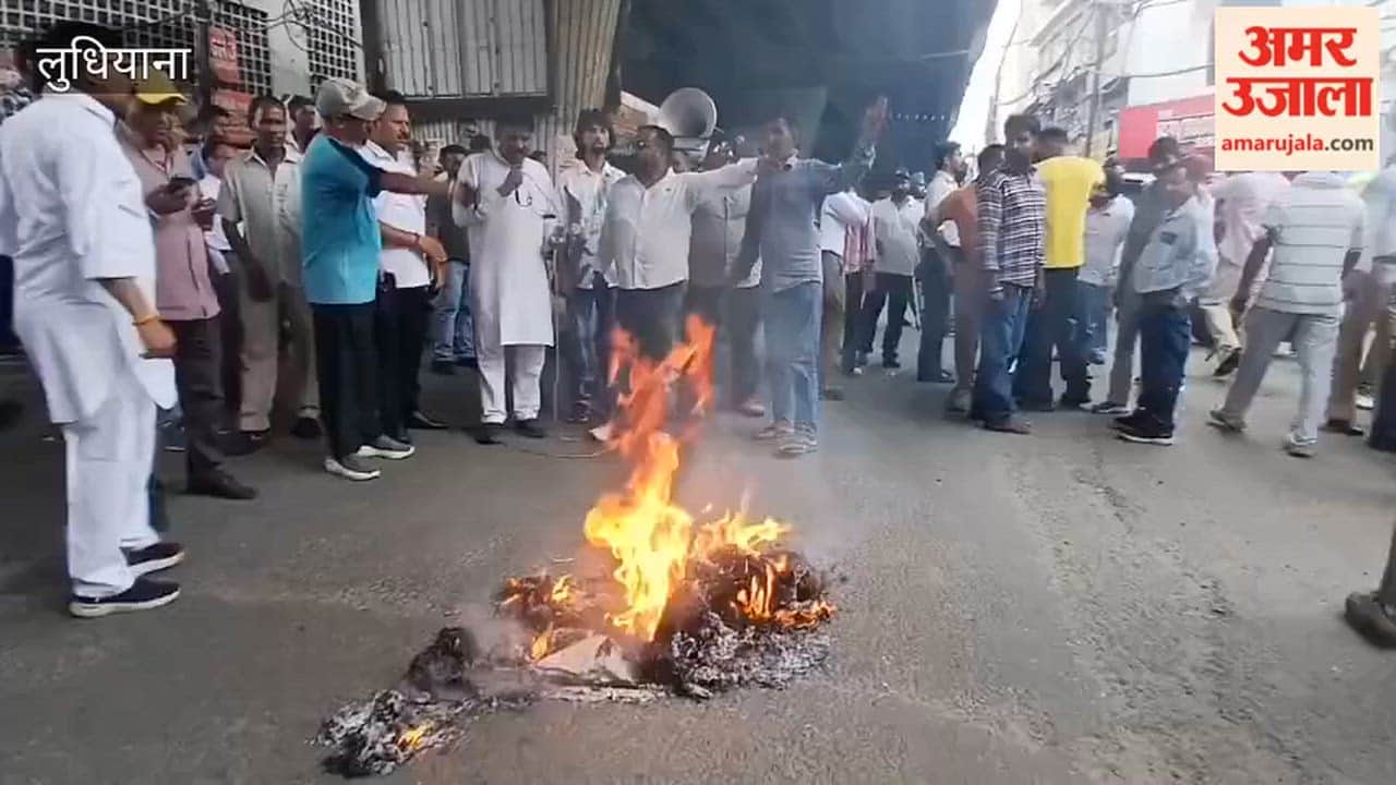 Sanitation workers in Ludhiana burned an effigy of the Punjab government and the police administration