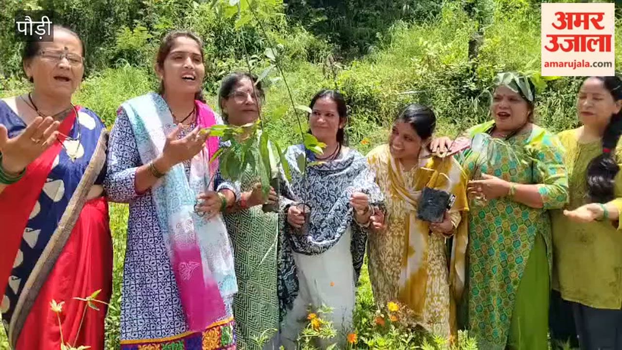 Srinagar: Amidst the strains of traditional celebratory songs, women conveyed a message of tree plantation and called for halting migration.