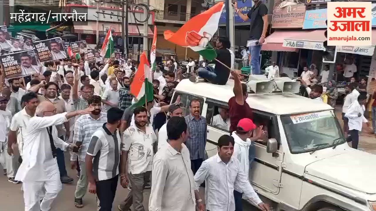 protest march was taken out from Chitvan Vatika to the Mini Secretariat in Narnaul against the lathi-charge on students at Jantar Mantar